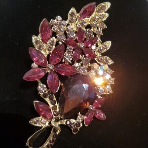 359◼️FLORAL BROOCH